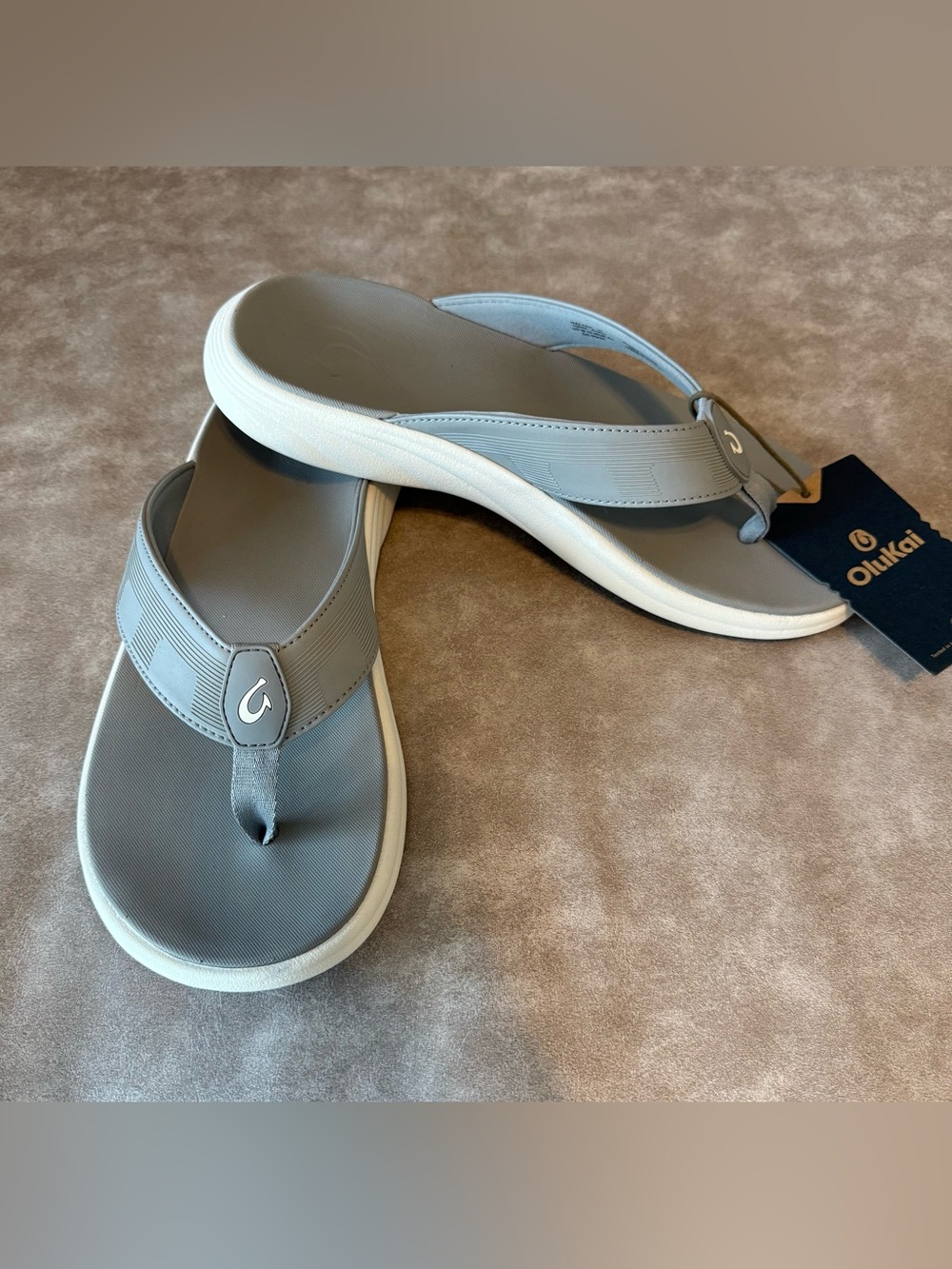 OluKai Malana Men’s 10 Flip Flop Sandals Ash Gray NWT Water Friendly